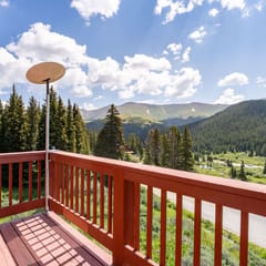 Pet-Friendly Mountain Cabin with Hot Tub & Stunning Views