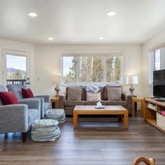 Chic Condo w/ Hot Tub, Near Downtown
