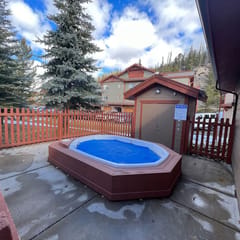 Swan River Condo w/ Hot Tub & Fireplace