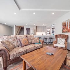 Waterfront Townhouse w/ Mountain View & Hot Tub