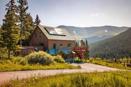 Pet-Friendly Mountain Cabin w/ Hot Tub & Stunning Views