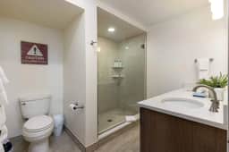 Ski-in Chic Condo w/ Hot Tub, Near Downtown