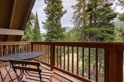 Mountain Cabana: Forest Views, Fireplace, Pet & Kid Friendly