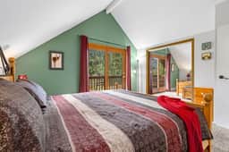 Mountain Cabana: Forest Views, Fireplace, Pet & Kid Friendly