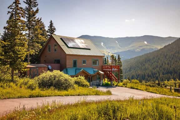 Pet-Friendly Mountain Cabin with Hot Tub & Stunning Views - Image 1