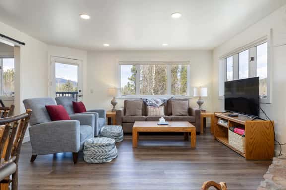 Chic Condo w/ Hot Tub, Near Downtown - Image 1