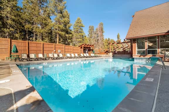 Ski Straight to Your Cozy Condo in the Mountains - Image 1