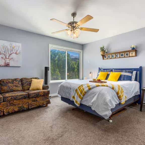 Mountain Condo w/ City View & Free Parking - Image 1