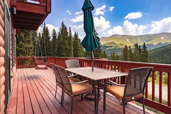 Pet-Friendly Mountain Cabin w/ Hot Tub & Stunning Views