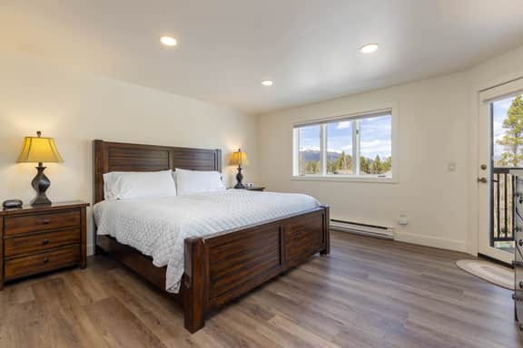 Ski-in Chic Condo w/ Hot Tub, Near Downtown