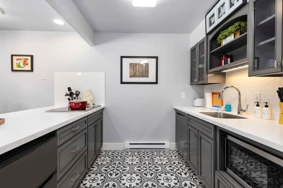 Downtown Modern Condo w/ Hot Tub & Mountain Views