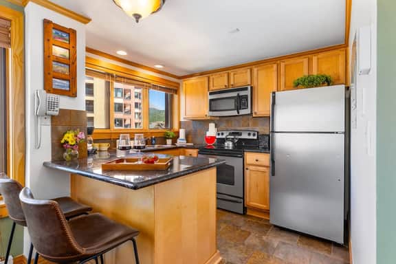 Ski-In/Out Mountain Condo w/Hot Tub & Pool Access