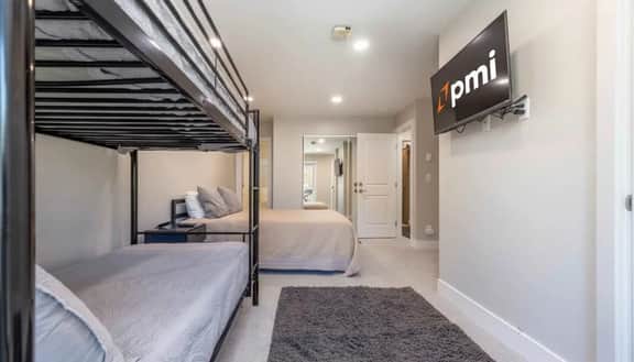 Prime Breck Location – Walk to Ski & Shops