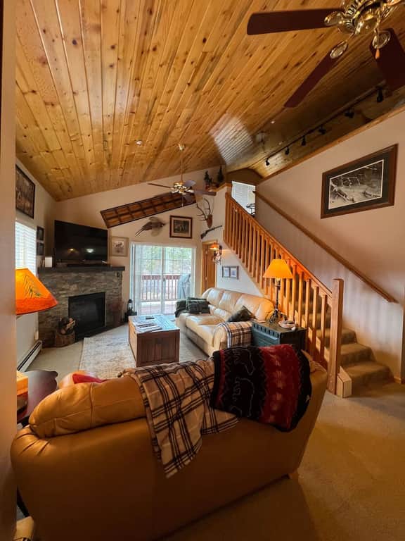 Swan River Condo w/ Hot Tub & Fireplace