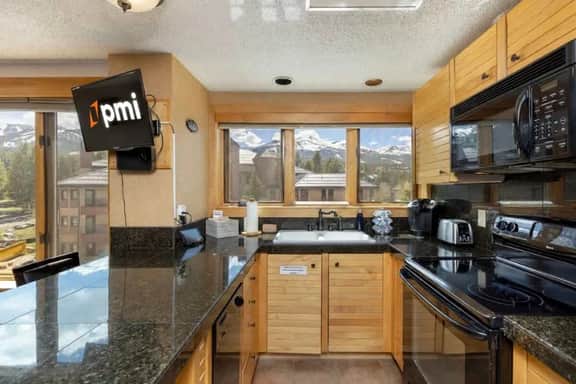Ski-In/Ski-Out Condo: Prime Main St. Location, Views