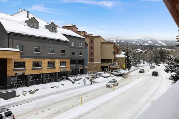 Walk to Slopes & Main St Condo