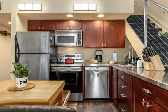 Walk to Slopes & Main St Condo