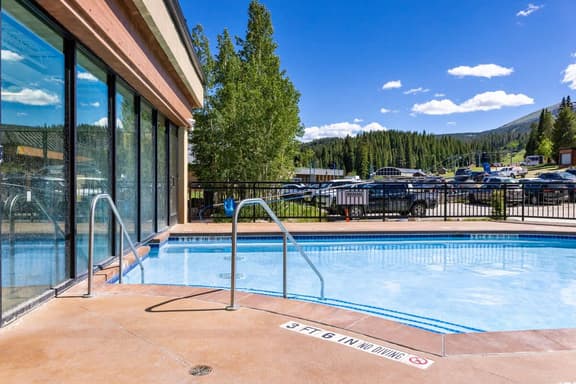 Ski-In/Out Mountain Condo w/Hot Tub & Pool Access - Image 1