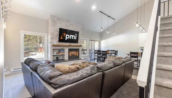Prime Breck Location – Walk to Ski & Shops