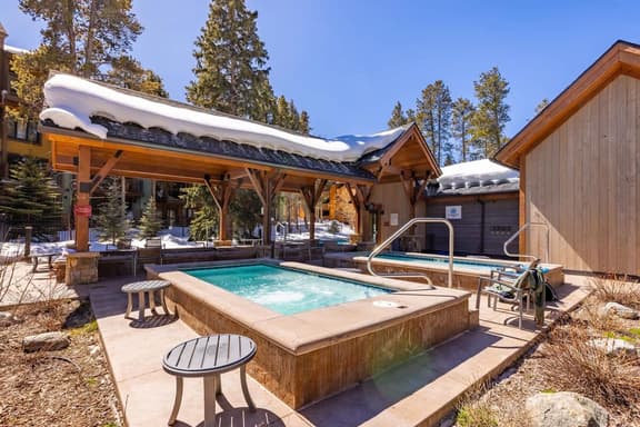 Prime Breck Location – Walk to Ski & Shops - Image 1