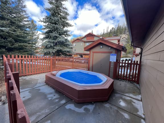 Swan River Condo w/ Hot Tub & Fireplace
