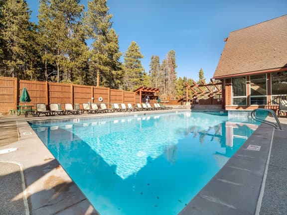 Ski Straight to Your Cozy Condo in the Mountains - Image 1