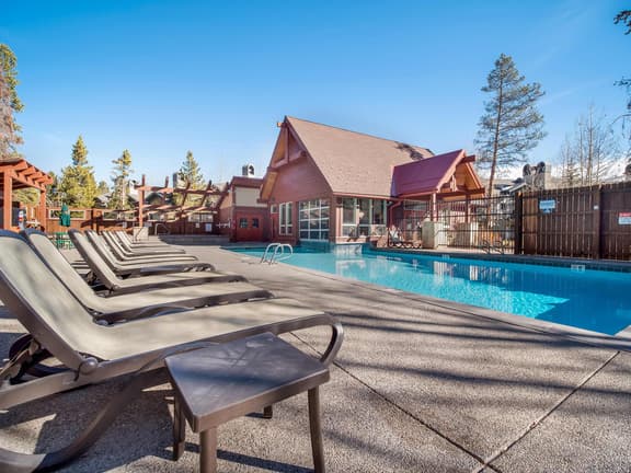 Breckenridge Condo w/ Hot Tub & Mountain Views - Image 1