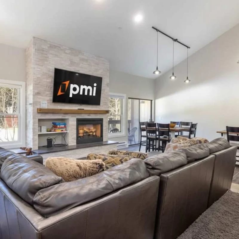 Prime Breck Location – Walk to Ski & Shops
