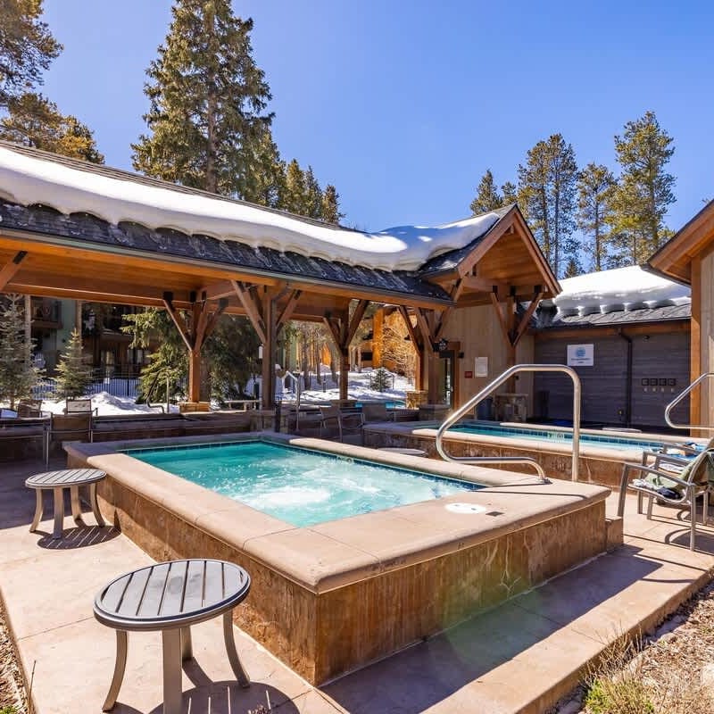 Prime Breck Location – Walk to Ski & Shops