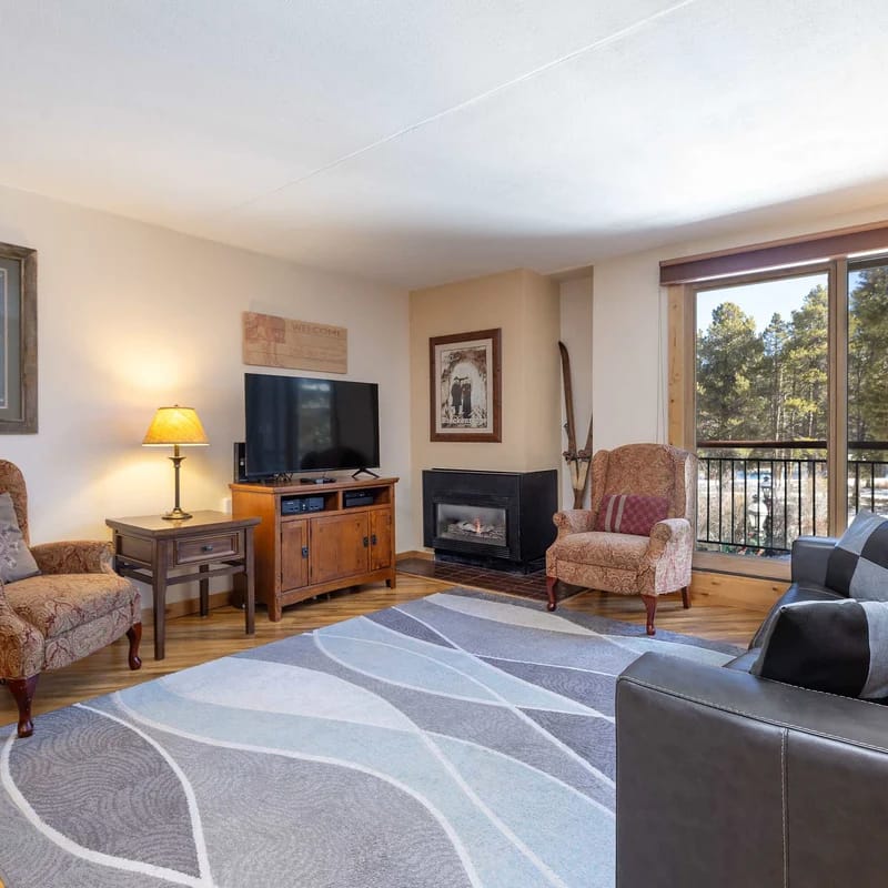 Ski-In/Ski-Out Breck Condo w/ Pool & Free Parking